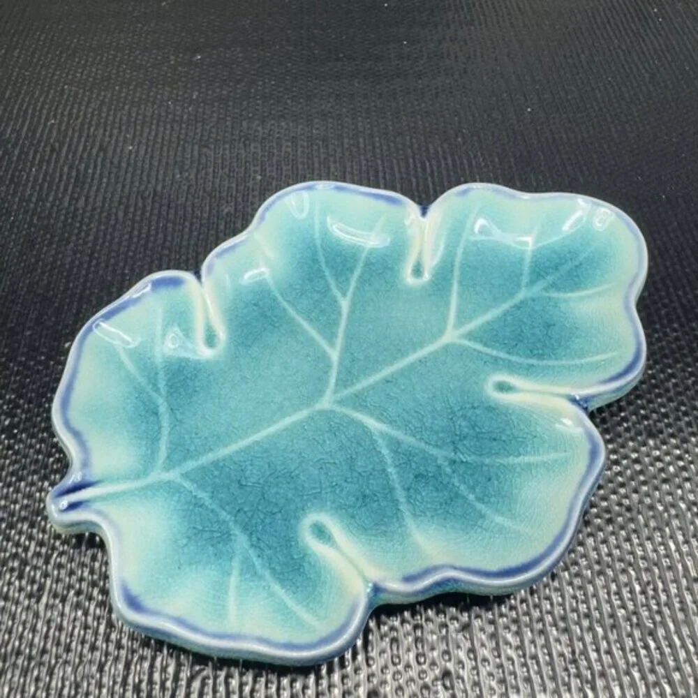 Pottery Dish vintage leaf